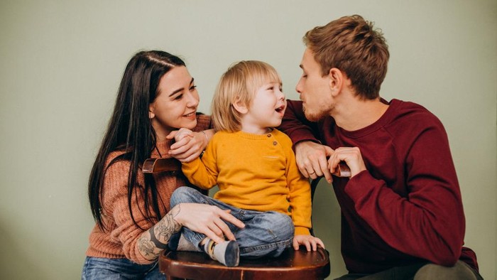 5 Cara Melatih Anak Berpikir Kritis