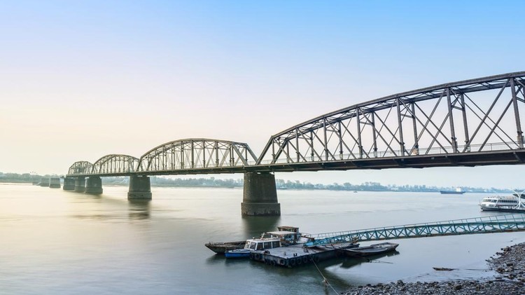 Ilustrasi jembatan China - Korut