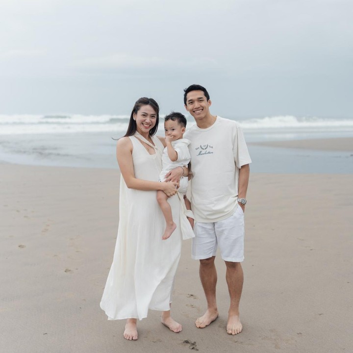 <p>Pemain bulu tangkis Jonatan Christie resmi menikah dengan Shanju eks JKT48 pada Desember 2023. Dari pernikahan ini, keduanya dikaruniai seorang putra bernama Leander Jayden Christie, yang lahir pada 24 Agustus 2024. (Foto: Instagram @jonatanchristieofficial)</p>