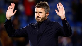 Soccer Football - UEFA Champions League - Como v Manchester United - Stadio Giuseppe Sinigaglia, Como, Italy - October 21, 2026  Manchester United manager Michael Carrick looks dejected after the match REUTERS/Alessandro Garofalo     TPX IMAGES OF TH