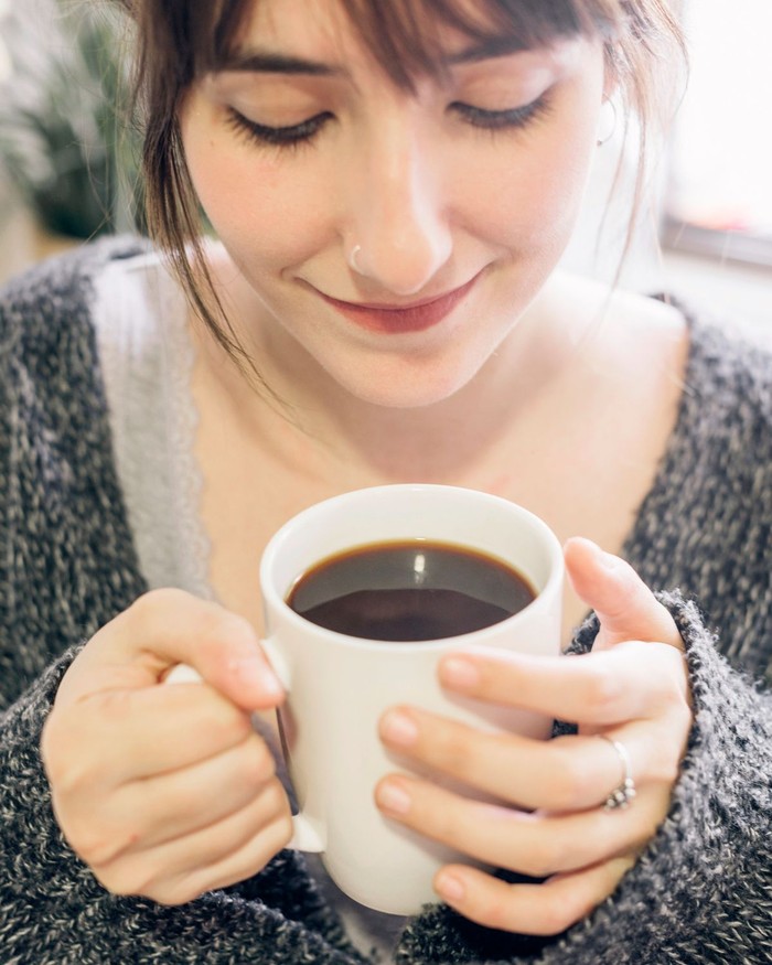Cara minum kopi tanpa bikin perut buncit.
