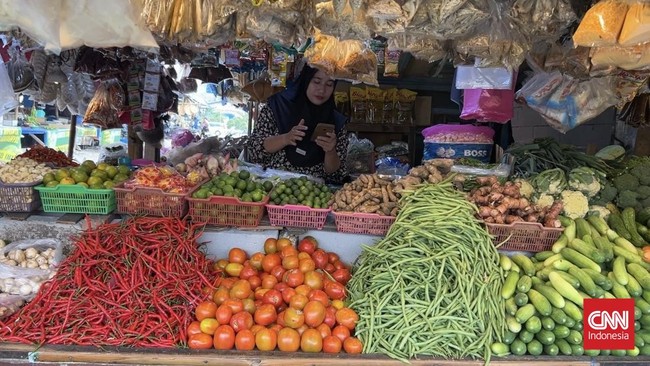 Pedagang kecil seperti penjual sayuran hingga pengusaha warung nasi (Warteg) teriak komoditas pangan serba mahal yang menyebabkan daya beli melemah hingga penurunan omzet.Keluhan tersebut disampaikan pedagang sayur di Pasar Anyar Kota Tangerang, Khol