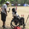 Atlet panahan Komite Paralimpiade Nasional (NPC) Indonesia Ken Swagumilang (kiri) dan Teodora Audi Ayudia Ferelly Essant (kanan) mengikuti Pemusatan Latihan Nasional (Pelatnas) di Lapangan Ngoresan, Solo, Jawa Tengah, Rabu (7/10/2026). Sebanyak tujuh
