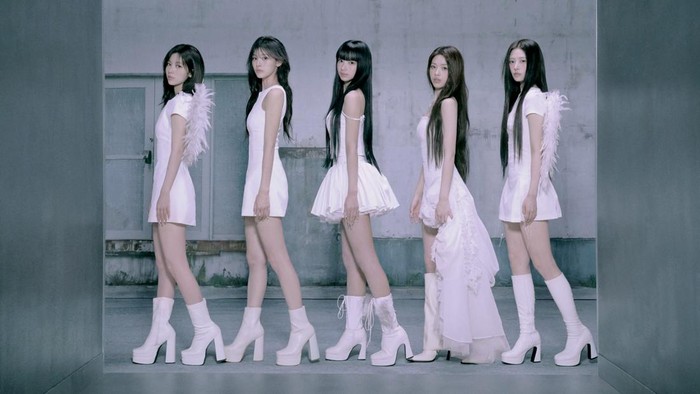 RESCENE Tampil Bagaikan Peri di Serangkaian Foto Teaser Comeback 'PULSE'
