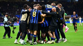 Soccer Football - UEFA Champions League - Inter Milan v Shakhtar Donetsk - San Siro, Milan, Italy - October 21, 2026  Inter Milan's Carlos Augusto celebrates scoring their first goal with teammates REUTERS/Daniele Mascolo