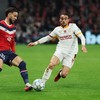 Soccer Football - UEFA Champions League - Lille v Galatasaray - Decathlon Arena Stade Pierre-Mauroy, Villeneuve-d'Ascq, France - October 21, 2026  Lille's Calvin Verdonk in action with Galatasaray's Yunus Akgun REUTERS/Stephanie Lecocq