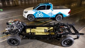 Toyota memperkenalkan model prototipe Hilux versi hidrogen pada September 2023. Mobil ini dipamerkan di pabrik Toyota di Derby, Inggris.