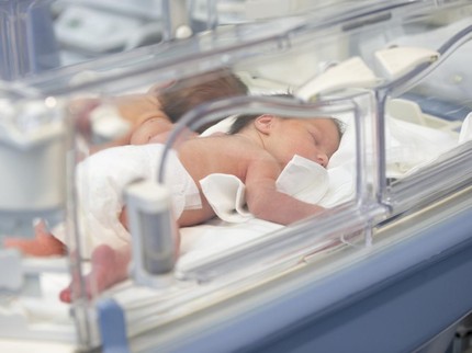 Lahir 3 Bulan Lebih Awal, Perjuangan Bayi Kembar Ini Berakhir Haru