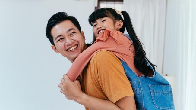 4 Tipe Ayah yang Terlihat Hadir, tetapi Sebenarnya Jauh dari Anak