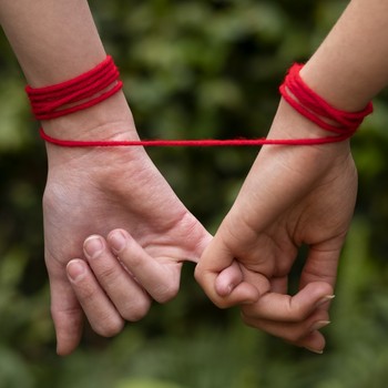 Mengenal Red String Theory, Kepercayaan tentang Jodoh Menurut Budaya Jepang dan Tiongkok