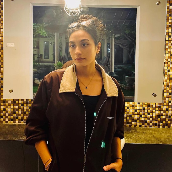 <p>Belum lama ini, sang aktris kembali menarik perhatian lewat kegiatan promosi bersama para pemain film <em>live-action Oki &amp; Nirmala</em> yang dijadwalkan tayang di bioskop Indonesia pada 2027 mendatang.&nbsp;(Foto: Instagram @irmarihi)</p>