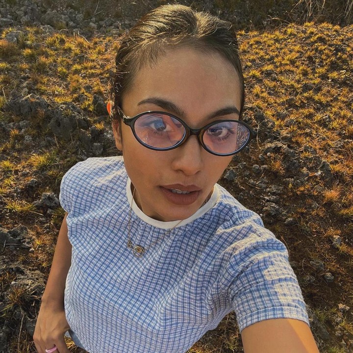 <p>Irma sendiri adalah aktris Indonesia yang mulai dikenal luas berkat penampilannya dalam <em>Na Willa</em>. Ia mengawali perjalanan di dunia seni peran melalui film <em>Perempuan Berkelamin Darah</em> pada 2023.&nbsp;(Foto: Instagram @irmarihi)</p>