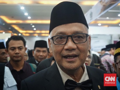 Menteri Haji dan Umrah Mochamad Irfan Yusuf alias Gus Irfan angkat bicara soal putranya yang diangkat sebagai tenaga ahli di kementeriannya.