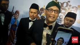 Dua anak Menteri Haji mengundurkan diri dari posisi tenaga ahli setelah kritik publik terkait nepotisme. Keputusan diambil untuk menjaga integritas kementerian.