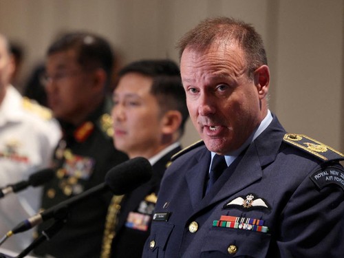 Panglima militer Selandia Baru Tony Davies resign dari jabatan usai mengaku pernah menjalin 'hubungan tak pantas' saat mengepalai sebuah unit.
