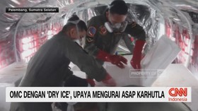 OMC Dengan 'Dry Ice', Upaya Mengurai Asap Karhutla