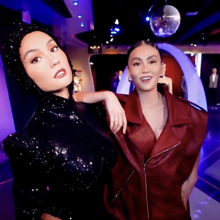<p>Artis dan penyanyi Tanah Air, Agnez Mo, makin bersinar di industri hiburan Hollywood. Baru-baru ini, Agnez menunjukkan patung lilin dirinya yang dipamerkan di museum Madame Tussauds Hollywood. (Foto: Instagram @agnezmo)</p>