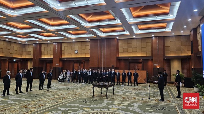 Menteri Keuangan Suahasil Nazara merombak jajaran pejabat pimpinan tinggi madya di lingkungan Kementerian Keuangan (Kemenkeu) pada Jumat (23/10).
