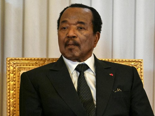 Setelah 10 minggu berada di Jenewa, Swiss, Paul Biya yang berstatus sebagai Presiden Kamerun akhirnya berkunjung ke Kamerun.