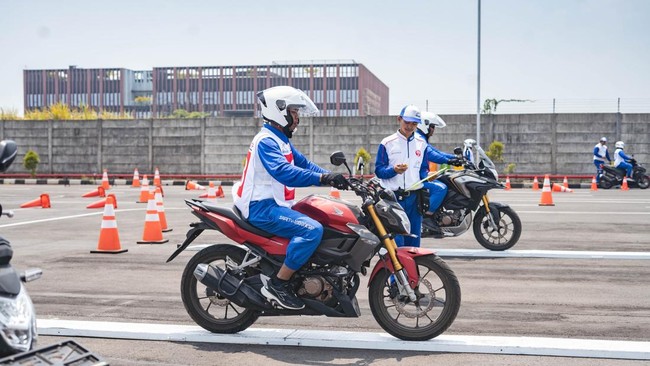 Astra Motor Safety Riding Center Jawa Tengah diresmikan pada Jumat (23/10). Fasilitas ini berada di  kawasan Bukit Semarang Baru (BSB), Semarang, Jawa Tengah.