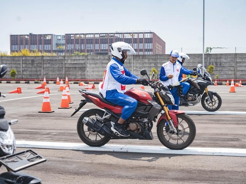 Astra Motor Safety Riding Center Jawa Tengah diresmikan pada Jumat (23/10). Fasilitas ini berada di  kawasan Bukit Semarang Baru (BSB), Semarang, Jawa Tengah.