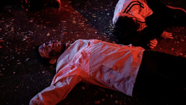 Bak Film Horor, Bus Tur Kota Seoul Diserang Zombie Jelang Halloween