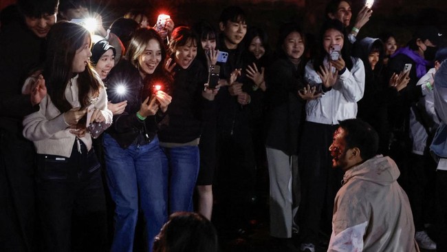 Bak Film Horor, Bus Tur Kota Seoul Diserang Zombie Jelang Halloween