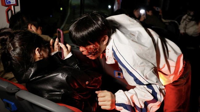 Bak Film Horor, Bus Tur Kota Seoul Diserang Zombie Jelang Halloween