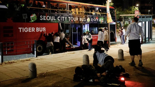 Bak Film Horor, Bus Tur Kota Seoul Diserang Zombie Jelang Halloween