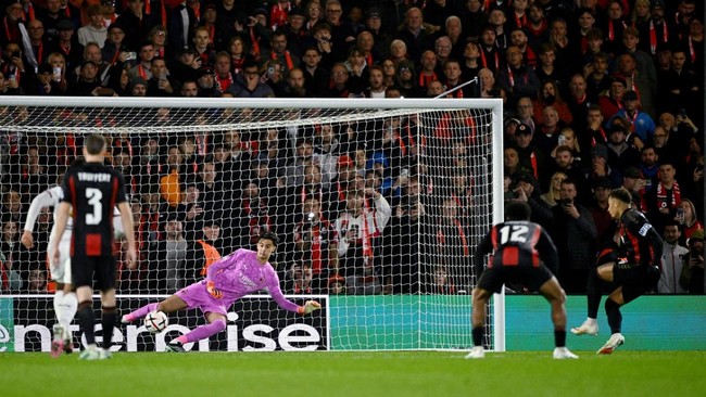 Soccer Football - UEFA Europa League - AFC Bournemouth v AC Milan - Vitality Stadium, Bournemouth, Britain - October 22, 2026 AFC Bournemouth's Marcus Tavernier scores their second goal from the penalty spot REUTERS/Dylan Martinez  REFILE - CORRECTIN