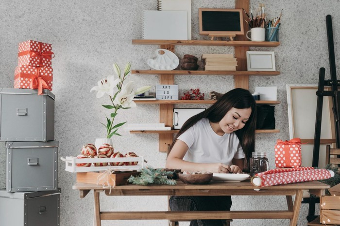 Tes kepribadian ilusi optik, perempuan atau bunga yang pertama kamu lihat. jika yang kamu lihat pertama kali adalah gambar bunga, artinya kamu sosok yang positif, kreatif, dan detail.