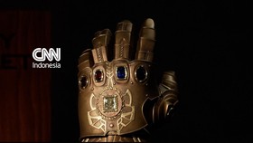 Sebuah replika Infinity Gauntlet dari film Avengers: Infinity War (2018), akan dilelang 8 Desember mendatang.
