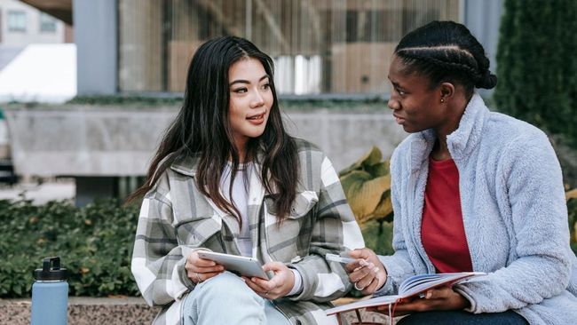 5 Cara Mengenali Orang dengan Kepercayaan Diri Tinggi dalam Percakapan