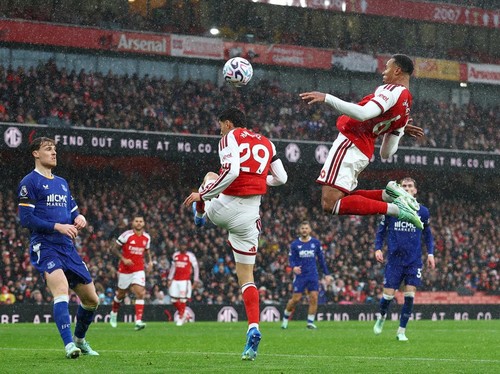 Soccer Football - Premier League - Arsenal v Everton - Emirates Stadium, London, Britain - October 24, 2026 Arsenal's Gabriel Magalhaes scores their second goal Action Images via Reuters/Matthew Childs EDITORIAL USE ONLY. NO USE WITH UNAUTHORIZED AUD