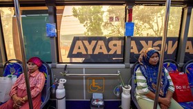 Residents receive oxygen from a free mobile oxygen bus deployed by the city government amid haze from wildfires in Palangka Raya, Central Kalimantan province, Indonesia, October 23, 2026. REUTERS/Arief Rahman Septian Prathama