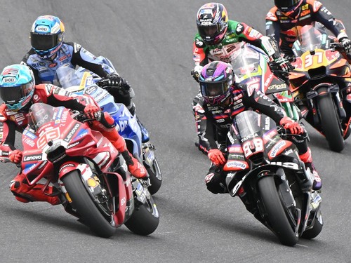 Ducati Lenovo Team's Spanish rider Marc Marquez (L)  leads Aprilia Racing's Spanish rider Jorge Martin (front R) during the MotoGP sprint race at the Australian MotoGP Grand Prix on Phillip Island on October 24, 2026. (Photo by Paul Crock / AFP) / --
