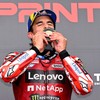 Ducati Lenovo Team's Spanish rider Marc Marquez celebrates after winning the MotoGP sprint race at the Australian MotoGP Grand Prix on Phillip Island on October 24, 2026. (Photo by William WEST / AFP) / --IMAGE RESTRICTED TO EDITORIAL USE - STRICTLY