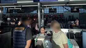 Seorang turis asal Ceko kedapatan menjual dan mempromosikan sebuah vila di Karangasem, Bali melalui media sosial Facebook.