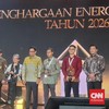 Tiga tokoh publik berhasil keluar menjadi pemenang Penghargaan Energi Subroto 2026 dalam kelompok Partisipasi Publik di Jakarta, Jumat (23/10/2026). (CNN Indonesia/Dhiaz)