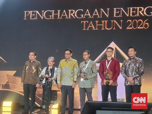 Tiga tokoh publik berhasil keluar menjadi pemenang Penghargaan Energi Subroto 2026 dalam kelompok Partisipasi Publik di Jakarta, Jumat (23/10/2026). (CNN Indonesia/Dhiaz)