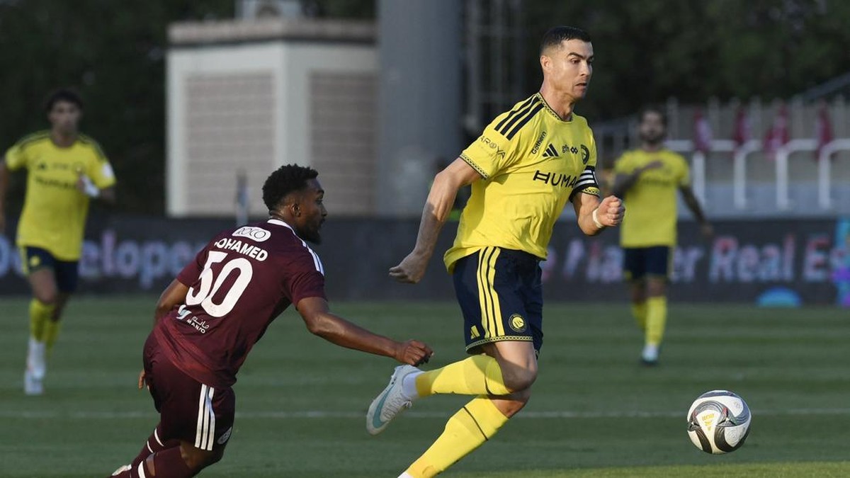 Soccer Football - Saudi Pro League - Al Faisaly v Al Nassr - Al-Majma'ah Sports City Stadium, Al Majma'ah, Saudi Arabia - October 23, 2026 Al Nassr's Cristiano Ronaldo in action with Al Faisaly's Mohammed Al Shanqiti REUTERS/Stringer