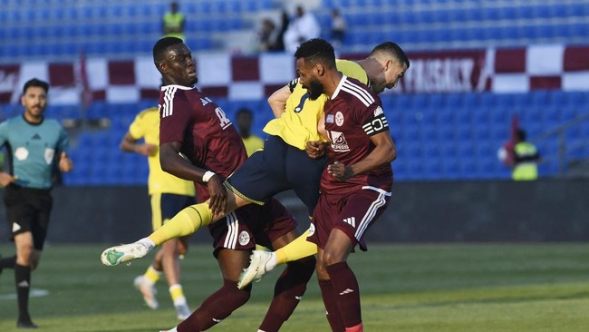 Soccer Football - Saudi Pro League - Al Faisaly v Al Nassr - Al-Majma'ah Sports City Stadium, Al Majma'ah, Saudi Arabia - October 23, 2026 Al Nassr's Cristiano Ronaldo in action with Al Faisaly's Mohammed Jahfali and Abdoulaye Seck REUTERS/Stringer