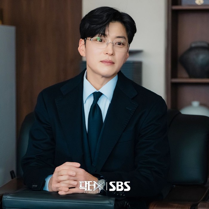 Setelah sukses menyulut emosi lewat serial My Royal Nemesis pada Mei 2026, Jang Seung Jo kembali memerankan sosok &lsquo;villain&rsquo; dalam drama medis berjudul Doctor X./ Foto: instagram.com/sbsdrama.official