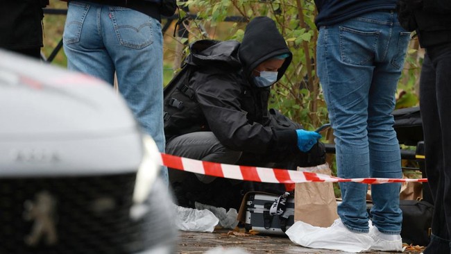 French forensic and judicial police work at the scene after a drive-by shooting that killed one person and injured several others in Trappes, in the Yvelines department, near Paris, France, October 23, 2026. REUTERS/Stephanie Lecocq