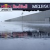 Balapan Moto3 dalam rangkaian MotoGP Australia 2026 resmi dibatalkan akibat kondisi cuaca buruk di Sirkuit Phillip Island, Minggu (25/10/2026). Gangguan jarak pandang menjadi faktor utama keputusan tersebut demi menjaga keselamatan pembalap dan selur