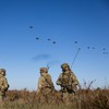 Militer Kerajaan Inggris dan Prancis mengerahkan ribuan tentara ke wilayah Jerman pada Minggu (25/10) waktu setempat.