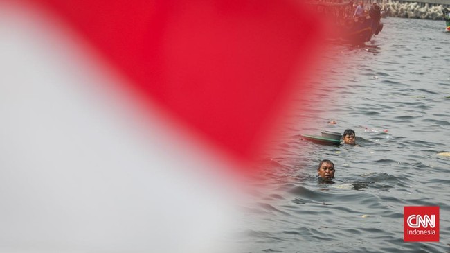 Tradisi Nadran Larung Saji di Kampung Nelayan Cilincing