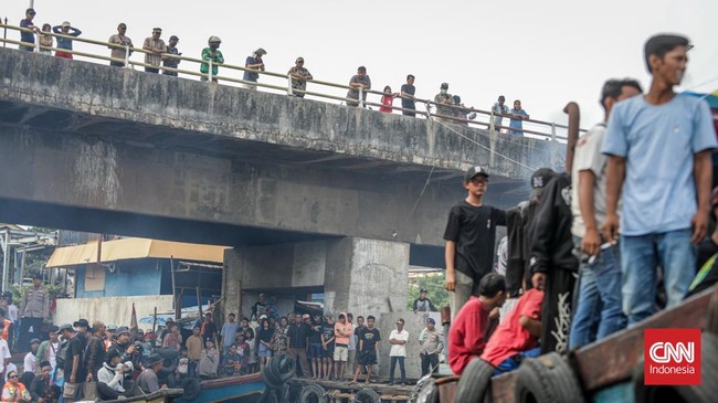 Tradisi Nadran Larung Saji di Kampung Nelayan Cilincing