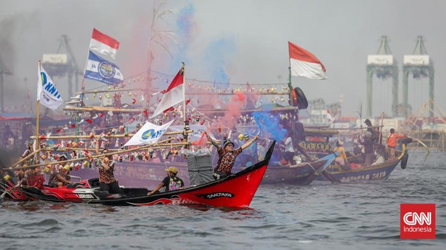 Tradisi Nadran Larung Saji di Kampung Nelayan Cilincing