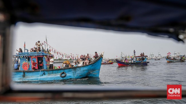 Tradisi Nadran Larung Saji di Kampung Nelayan Cilincing